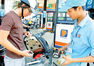 Finance Ministry reduces petrol import tariff ảnh 1 Finance Ministry reduces petrol import tariff ảnh 1