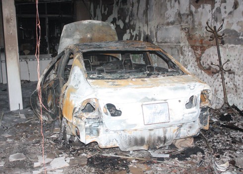The Honda Civic car seen after the fire was put out (Photo: VNExpress) The Honda Civic car seen after the fire was put out (Photo: VNExpress)