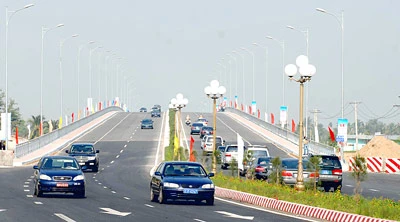 Thông xe cầu Phú Long