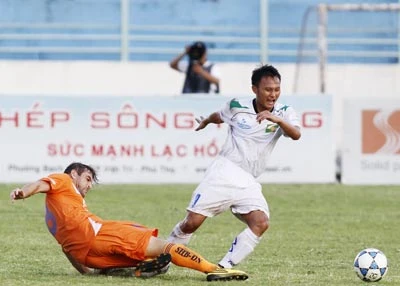 Trước trận cầu “đinh” vòng 4 Super League 2012: Nóng từ trong ra ngoài