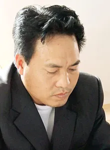 Ông Vũ Văn Kết đang trần tình về vụ phá nhà ông Đoàn Văn Vươn. Ông Vũ Văn Kết đang trần tình về vụ phá nhà ông Đoàn Văn Vươn.