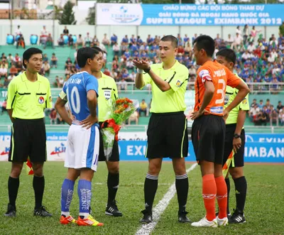 Phản pháo lại VFF, VPF chỉ chấp nhận đổi tên giải Super League thành V-Super League. Ảnh: Hoàng Hùng