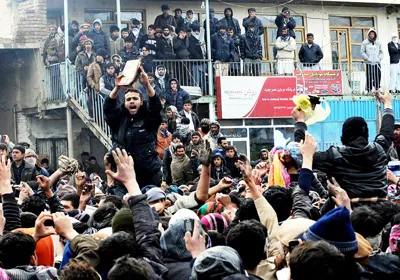 Biểu tình phản đối đốt kinh Koran tại Bagram. Biểu tình phản đối đốt kinh Koran tại Bagram.
