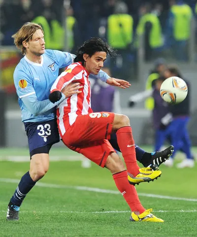 Radamel Falcao (phải) sẽ tiếp tục mang lại chiến thắng cho Atletico Madrid?