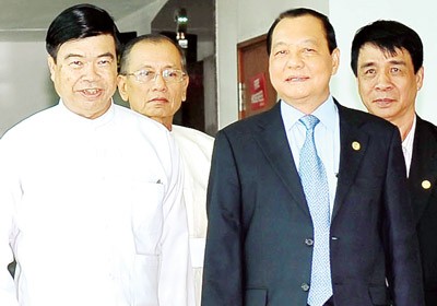 U Hla Myint ( L), Mayor of Yangon, welcomes Le Thanh Hai, HCMC Party Secretary (Photo SGGP website) U Hla Myint ( L), Mayor of Yangon, welcomes Le Thanh Hai, HCMC Party Secretary (Photo SGGP website)