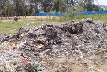 Toxic waste is indiscriminately dumped in HCMC (Source: An Ninh Thu Do) Toxic waste is indiscriminately dumped in HCMC (Source: An Ninh Thu Do)