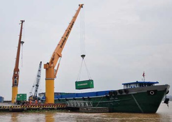 VASEP has asked gov’t to reduce shipping freight charges for seafood businesses (Photo: VnExpress) VASEP has asked gov’t to reduce shipping freight charges for seafood businesses (Photo: VnExpress)