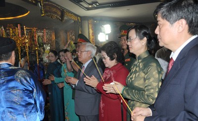 Ho Chi Minh city leaders attend the ceremony to commemorate the anniversary of the death of the Hung Kings in the Culture Park in District 9, Ho Chi Minh city (Photo:SGGP)