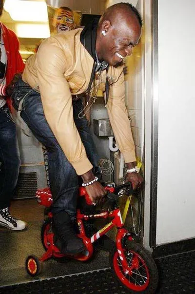 Balotelli có “xế” mới