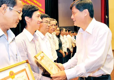 TPHCM tăng cường kết nạp đảng viên mới từ đoàn viên