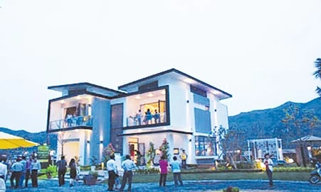 Nhà đầu tư tham quan nhà mẫu tại dự án Oceanami Nhà đầu tư tham quan nhà mẫu tại dự án Oceanami