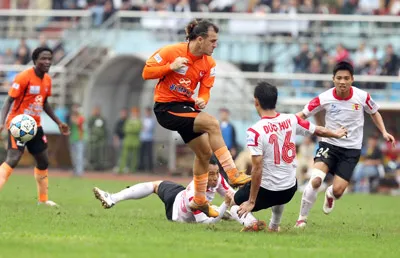 Cận cảnh tình thế V-League - Phân nhóm nhanh quá