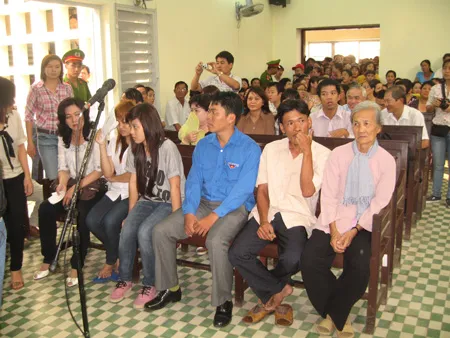 Xét xử vụ sát hại nhà báo Hoàng Hùng: Trần Thúy Liễu nhận án tù chung thân ảnh 2 Xét xử vụ sát hại nhà báo Hoàng Hùng: Trần Thúy Liễu nhận án tù chung thân ảnh 2