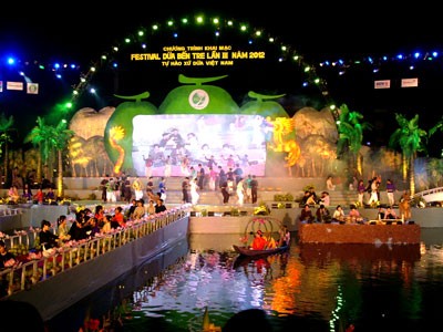 Third Coconut Festival opens in Ben Tre Province (Photo: SGGP) Third Coconut Festival opens in Ben Tre Province (Photo: SGGP)