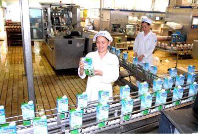 A production line at the Vinamilk Plant (Photo: SGGP) A production line at the Vinamilk Plant (Photo: SGGP)