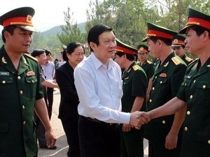 President Truong Tan Sang (Centre) meets with military command in Dien Bien province (Source: VNA) President Truong Tan Sang (Centre) meets with military command in Dien Bien province (Source: VNA)