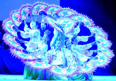 South Korean artists perform at Hue Festival Hue 2012 (Photo: SGGP) South Korean artists perform at Hue Festival Hue 2012 (Photo: SGGP)