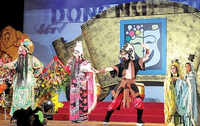 Several ‘Tuong’ artists are struggling to preserve the classical art form (Photo: SGGP) Several ‘Tuong’ artists are struggling to preserve the classical art form (Photo: SGGP)