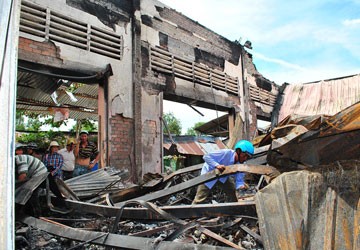 Traders try to salvage their belongings after the blaze destroyed the entire market Traders try to salvage their belongings after the blaze destroyed the entire market