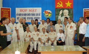 War veterans of Dien Bien Phu take a photo at the meeting