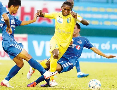 Lượt 16 giải VĐQG và hạng nhất 2012: Hà Nội T&T vững ngôi đầu, Kiên Giang kiên cường