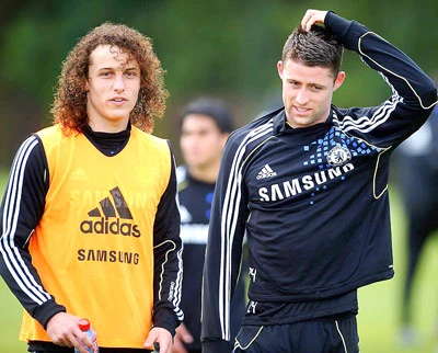 David Luiz (trái) và Gary Cahill đã sẵn sàng xung trận. David Luiz (trái) và Gary Cahill đã sẵn sàng xung trận.