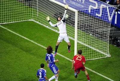 Muller đánh đầu mở tỉ số cho Bayern Muller đánh đầu mở tỉ số cho Bayern