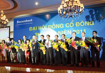 Hội đồng Quản trị Sacombank ra mắt Đại hội đồng cổ đông. Ảnh: Lê Toàn Hội đồng Quản trị Sacombank ra mắt Đại hội đồng cổ đông. Ảnh: Lê Toàn