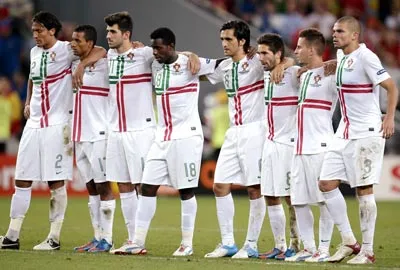 EURO 2012: Thắng Bồ Đào Nha 4 - 2 trong loạt sút penalty, Tây Ban Nha vào chung kết ảnh 2 EURO 2012: Thắng Bồ Đào Nha 4 - 2 trong loạt sút penalty, Tây Ban Nha vào chung kết ảnh 2