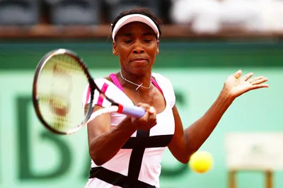 Venus Williams theo chân Serena