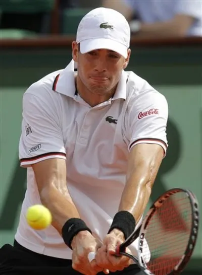 Isner tái hiện trận đấu marathon