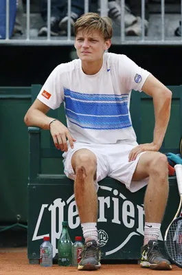 Roland Garros 2012: Fed đụng… “người hâm mộ”