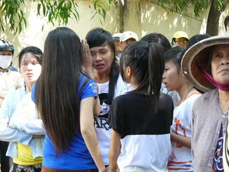 Những người bạn của Phương Anh không cầm được nước mắt khi biết tin bạn chết Những người bạn của Phương Anh không cầm được nước mắt khi biết tin bạn chết