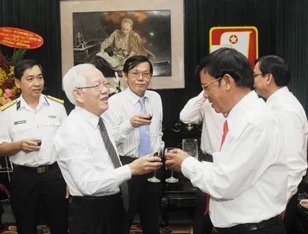 Báo chí góp phần quan trọng vào sự phát triển của thành phố ảnh 2 Báo chí góp phần quan trọng vào sự phát triển của thành phố ảnh 2