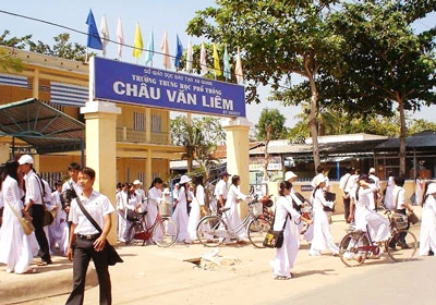 Trường THPT mang tên đồng chí Châu Văn Liêm tại An Giang. Ảnh: T.L.C.T. Trường THPT mang tên đồng chí Châu Văn Liêm tại An Giang. Ảnh: T.L.C.T.