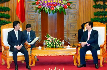 Prime Minister Nguyen Tan Dung ( R ) meets Japanese Foreign Minister Koichiro Gemba Prime Minister Nguyen Tan Dung ( R ) meets Japanese Foreign Minister Koichiro Gemba
