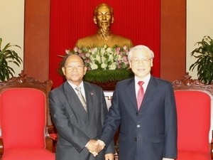 Party General Secretary Nguyen Phu Trong (R) receives Cambodian National Assembly Heng Samrin in Hanoi on July 22. Photo: VNA
