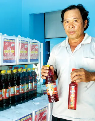 Sản phẩm cá cơm phơi khô Cà Ná, tỉnh Ninh Thuận nổi tiếng trong và ngoài nước; cũng từ cá cơm, đem đến thương hiệu nước mắm nhĩ Cà Ná. Sản phẩm cá cơm phơi khô Cà Ná, tỉnh Ninh Thuận nổi tiếng trong và ngoài nước; cũng từ cá cơm, đem đến thương hiệu nước mắm nhĩ Cà Ná.