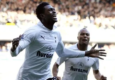 Tìm lại niềm vui chơi bóng, Emmanuel Adebayor cũng khao khát ở lại White Hart Lane.