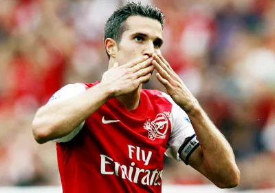 Van Persie dù tình sâu nghĩa nặng, nhưng Arsenal vẫn phải phòng hờ những tình huống xấu nhất.