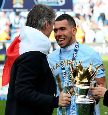 Tevez và HLV Mancini trong ngày vô địch cùng Man.City