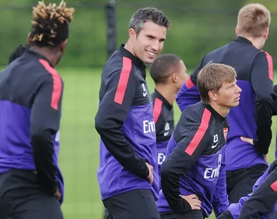 Van Persie? Rồi sẽ bán!