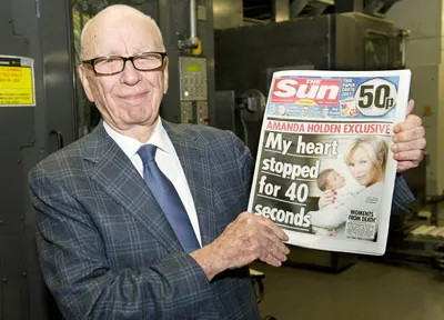 Rupert Murdoch từ chức Giám đốc News International