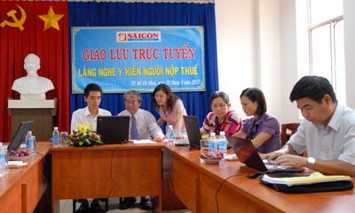 Representatives of HCMC Tax Department on an online exchange with readers of Saigon Giai Phong Newspaper on tax exemption and reduction policy (Photo: SGGP) Representatives of HCMC Tax Department on an online exchange with readers of Saigon Giai Phong Newspaper on tax exemption and reduction policy (Photo: SGGP)