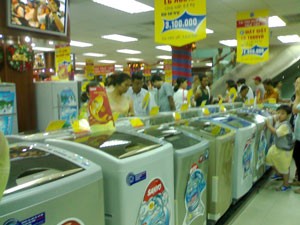 Hundreds of goods will sell at discount prices during ‘Sale Promotion Month’. (Photo: KK) Hundreds of goods will sell at discount prices during ‘Sale Promotion Month’. (Photo: KK)