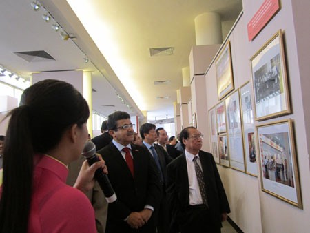 Visitors at the exhibition (Photo: cpv) Visitors at the exhibition (Photo: cpv)