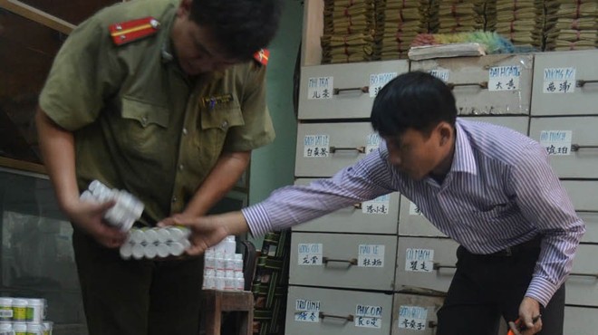 Health inspectors and police officials recover a huge amount of illegal medicines on sale at a Chinese clinic in the central province of Quang Ngai Health inspectors and police officials recover a huge amount of illegal medicines on sale at a Chinese clinic in the central province of Quang Ngai