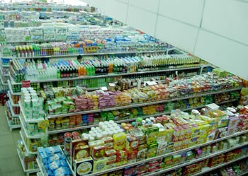 Co-op Mart supermarket chain offers a discount of 49 percent on 2,000 products duirng its promotional program in September. (Photo: KK) Co-op Mart supermarket chain offers a discount of 49 percent on 2,000 products duirng its promotional program in September. (Photo: KK)