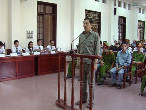 Pham Thanh Binh being questioned by the jury (Photo: DanTri) Pham Thanh Binh being questioned by the jury (Photo: DanTri)