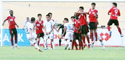 Phía sau là… bầu trời